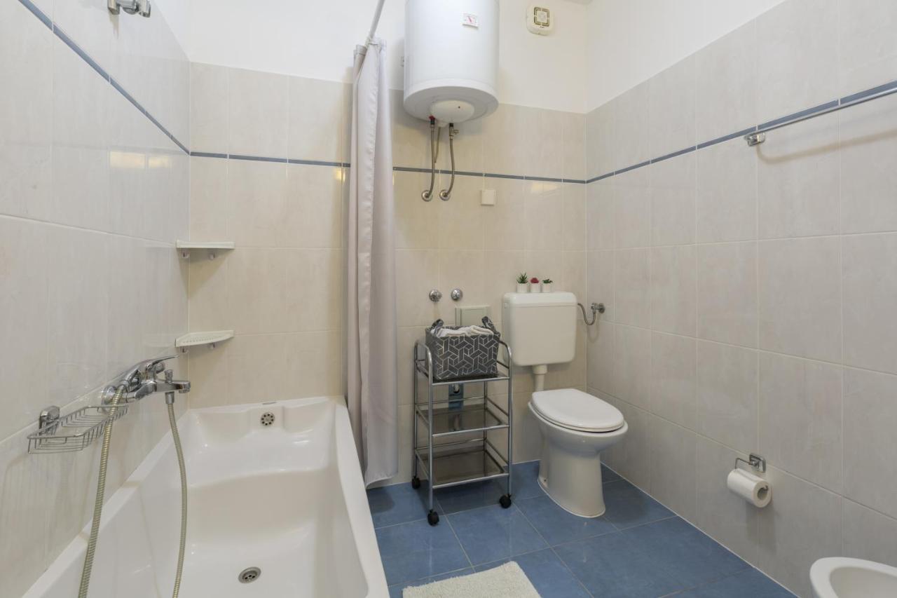 Family Apartment Romina Vrsar Exterior photo